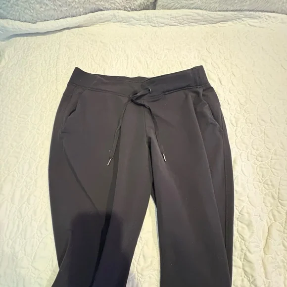 Athleta bundle size women's medium. 2 tights. 1 Drawstring pant. 2 tanks 2 tee - Picture 7 of 7